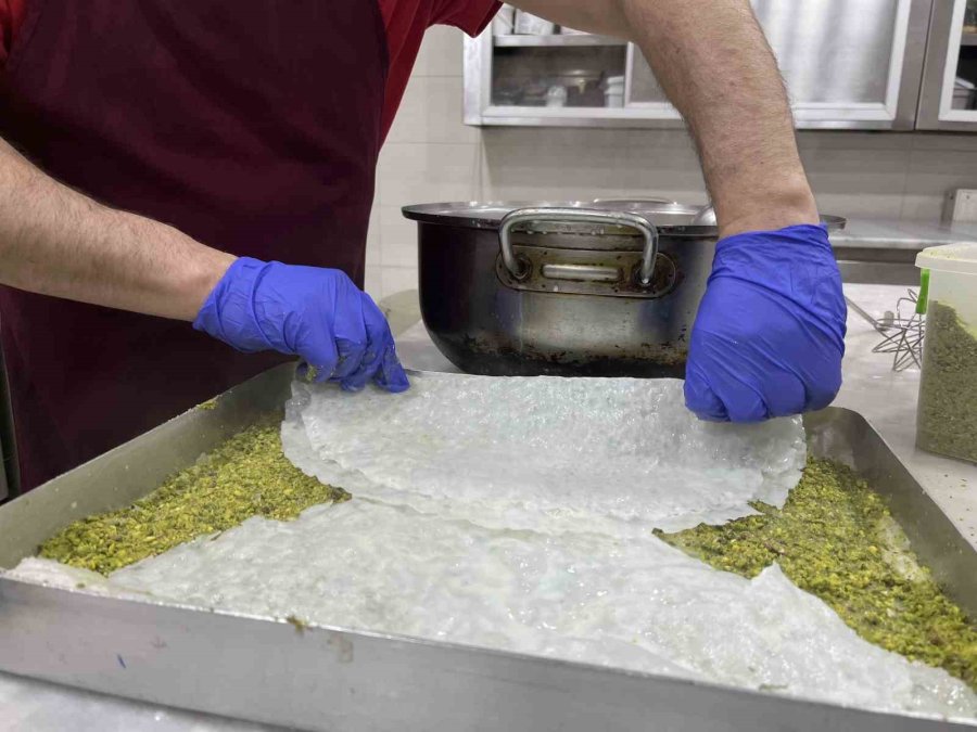 Ramazan’ın Vazgeçilmezi ‘güllaç’ın Püf Noktaları: “şeker Oranı İyi Ayarlanmalı”