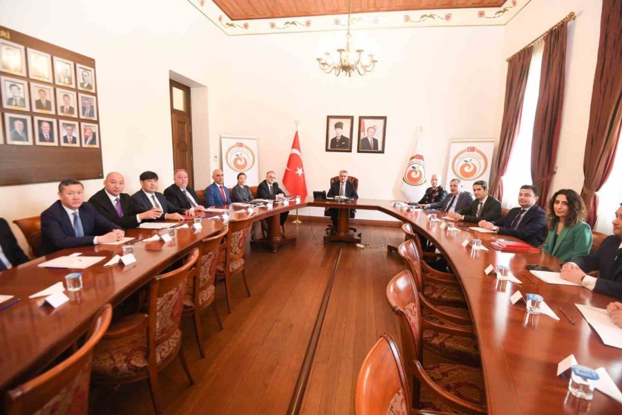 Antalya Valisi Ersin Yazıcı: “antalya Halkı Yabancılarla Yaşamaya Alışık”