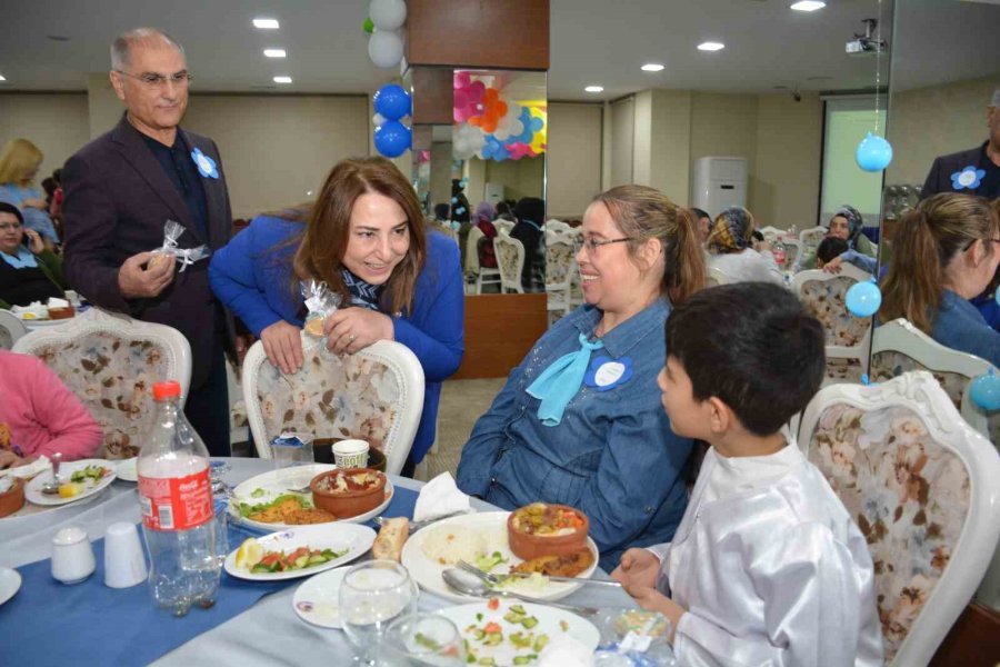 Otizmli Öğrenciler İftar Programında Bir Araya Geldi