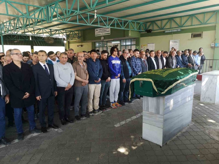 Fenomen Annenin, Kaleden Düşen Tıp Fakültesi Öğrencisi Oğlu Son Yolculuğuna Uğurlandı