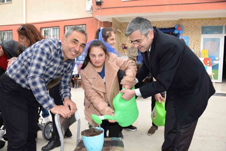 Lavanta Fidanları İle Otizm Farkındalığı