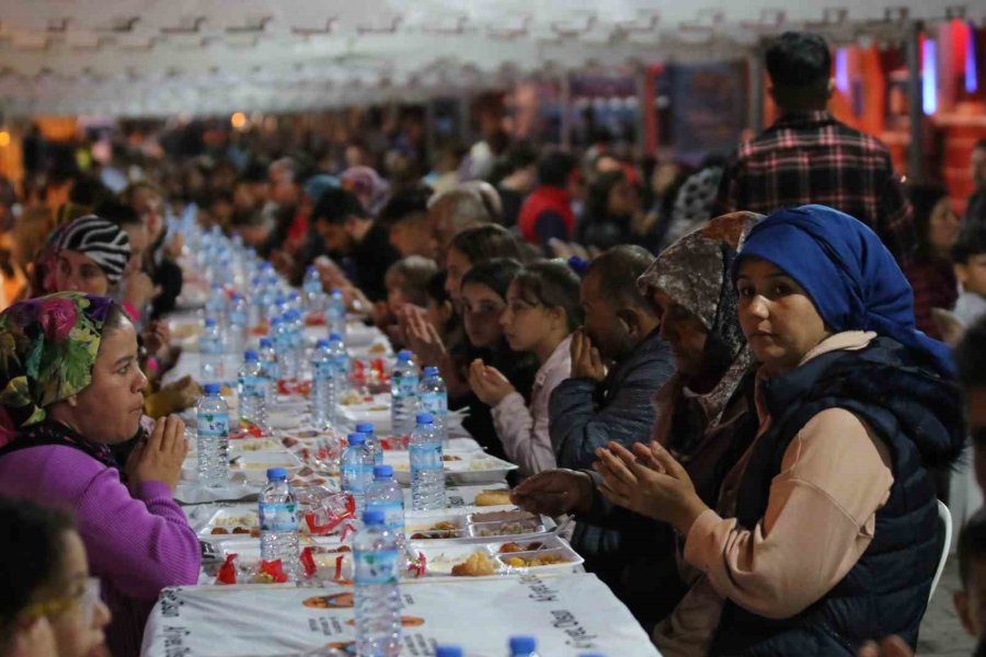 Başkan Yücel: "konaklı İçin Gecemizi Gündüzümüze Katarak Çalışıyoruz"