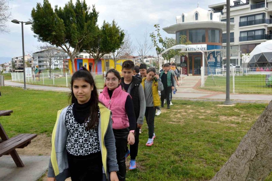 Öğrenciler Sevimli Dostları Unutmadı