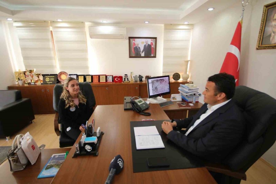 Başkan Ulutaş, Muaythai Dünya Şampiyonu Zehra Doğan’ı Kabul Etti