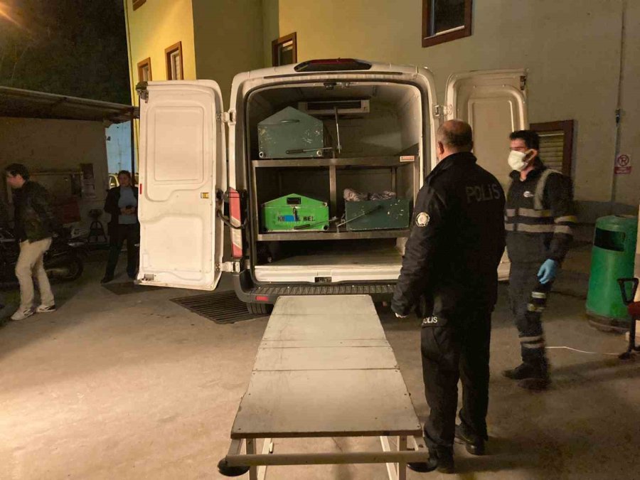 57 Yaşındaki Adam Yalnız Yaşadığı Evde Ölü Olarak Bulundu