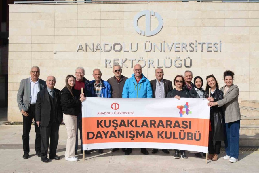 Tazelenme Üniversitesi Öğrencileri Sokak Hayvanlarını Unutmadı