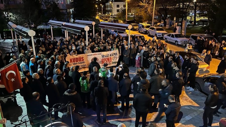 Kudüs’teki Zulme Karşı Tepki Göstermek İçin Bir Araya Geldiler