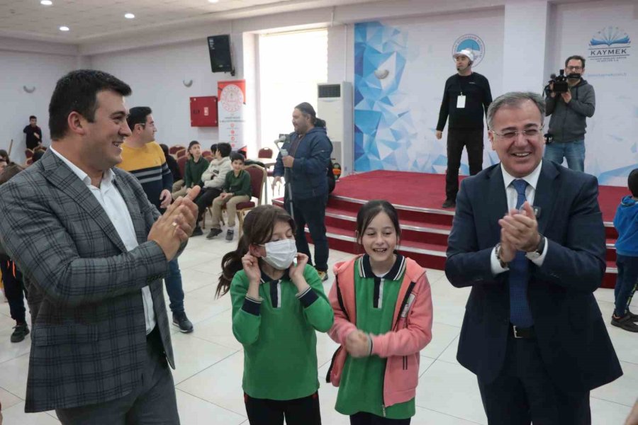 Kaymakam Ve Belediye Başkanı Çocuklarla Oyun Oynadı, Ortaya Renkli Görüntüler Çıktı