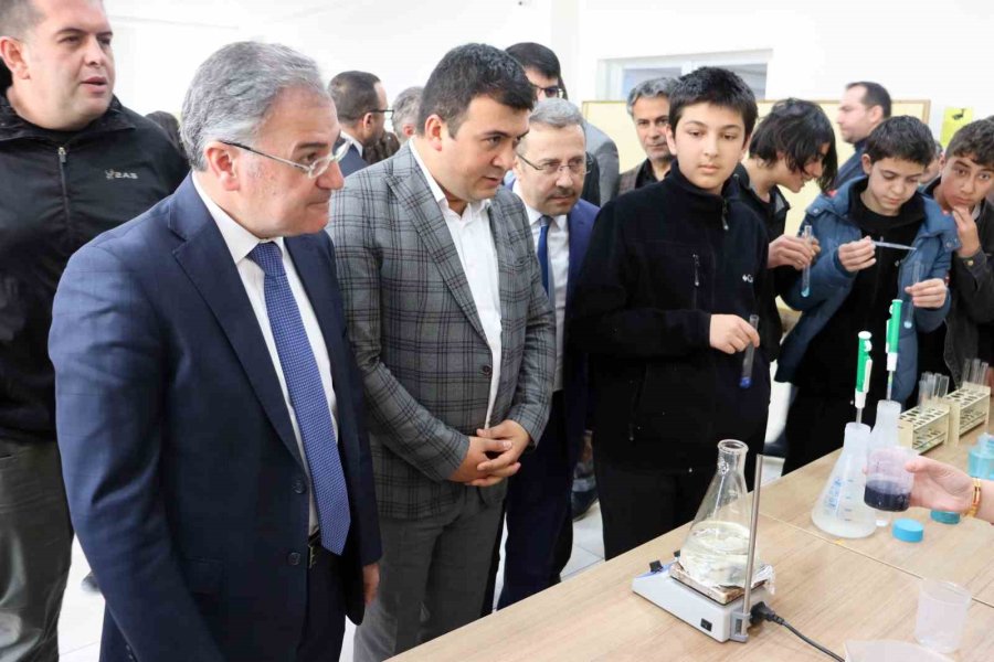 Kaymakam Ve Belediye Başkanı Çocuklarla Oyun Oynadı, Ortaya Renkli Görüntüler Çıktı