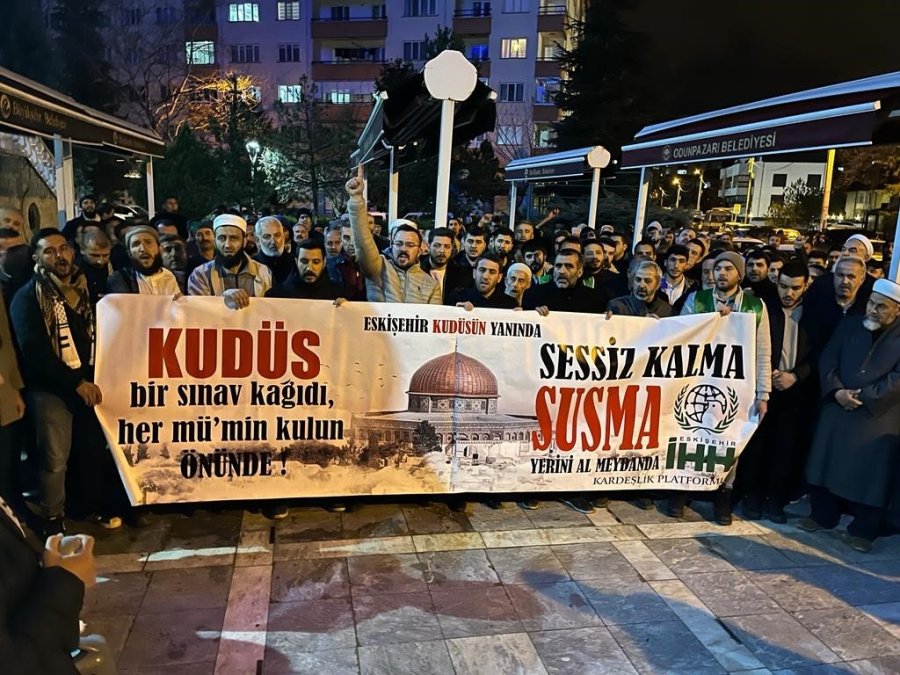 Kudüs’teki Zulme Karşı Tepki Göstermek İçin Bir Araya Geldiler