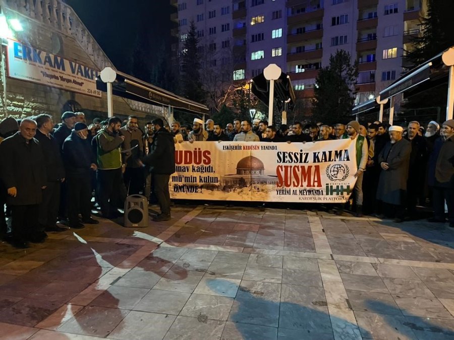 Kudüs’teki Zulme Karşı Tepki Göstermek İçin Bir Araya Geldiler