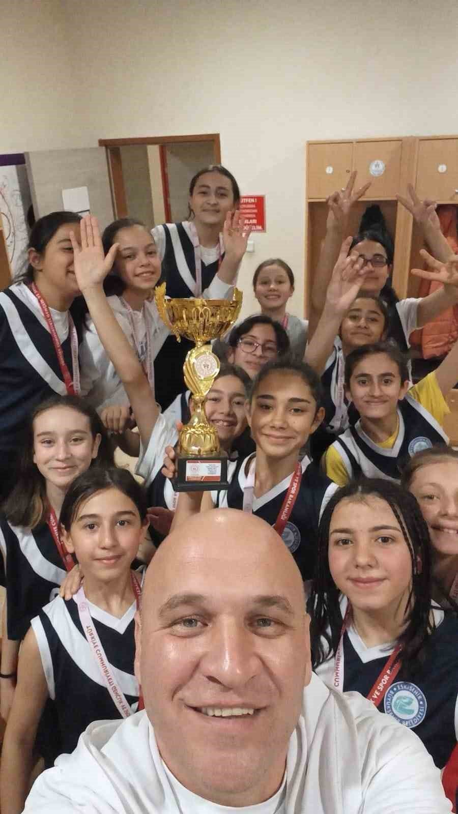 Özel Okullar Arasından Mahalle Okulu İl Birincisi Oldu