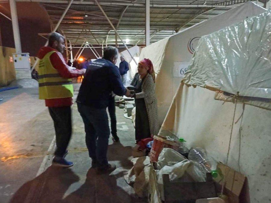 Tepebaşı’nın Hatay Arsuz’da 5 Bin Vatandaşa Sahur İkramı Sürüyor