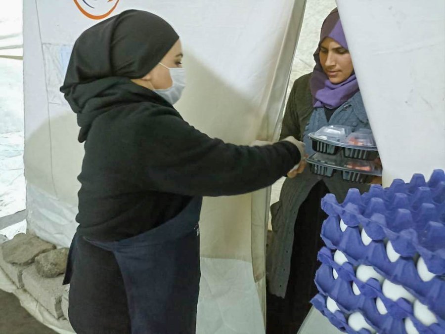 Tepebaşı’nın Hatay Arsuz’da 5 Bin Vatandaşa Sahur İkramı Sürüyor