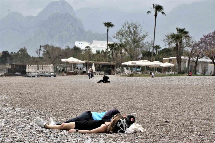 Antalya’da Deniz Ve Hava Sıcaklığı Eşitlendi, Ünlü Sahil Turkuaza Büründü