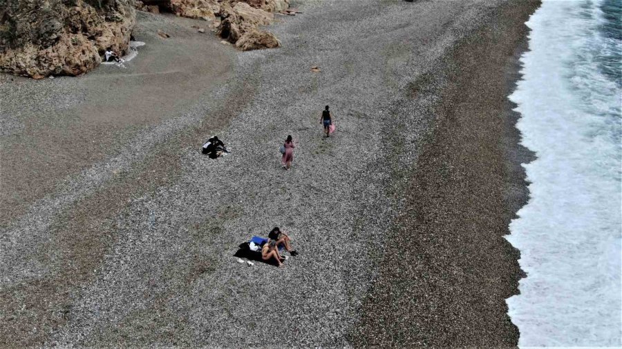 Antalya’da Deniz Ve Hava Sıcaklığı Eşitlendi, Ünlü Sahil Turkuaza Büründü