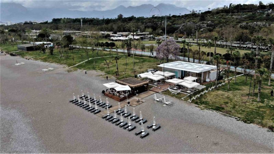 Antalya’da Deniz Ve Hava Sıcaklığı Eşitlendi, Ünlü Sahil Turkuaza Büründü