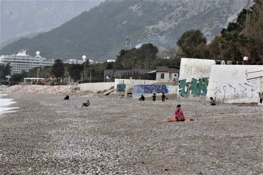 Antalya’da Deniz Ve Hava Sıcaklığı Eşitlendi, Ünlü Sahil Turkuaza Büründü