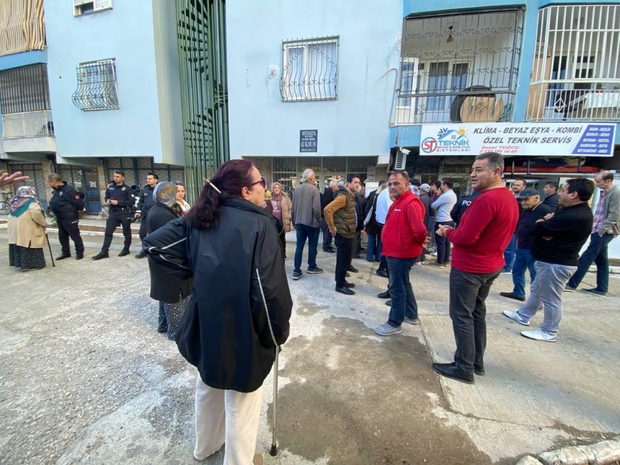 Antalya’da 590 Dairelik Sitede Karot Gerginliğine Çevik Kuvvet Müdahalesi