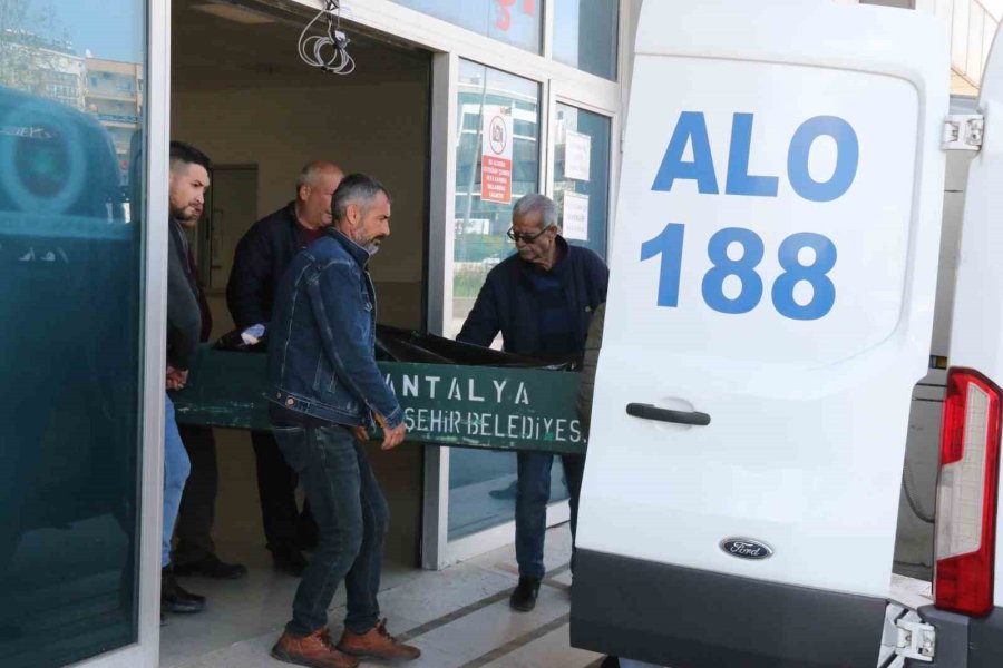 Antalya’da Feci Kaza: Genç Avukat Ve Sürücü Hayatını Kaybetti