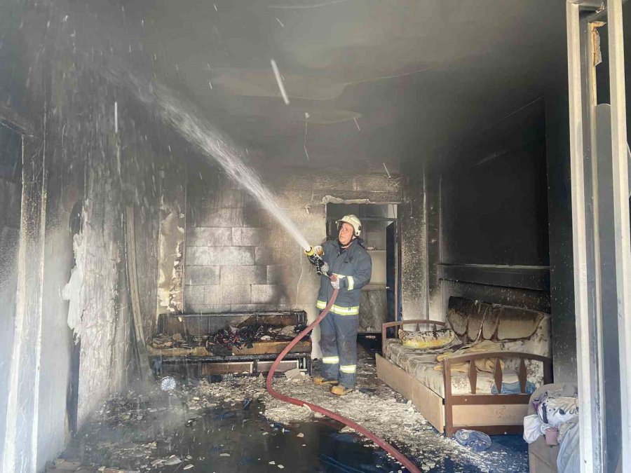 Antalya’da İki Depremzede Kardeşin Kaldığı Mekan Yandı