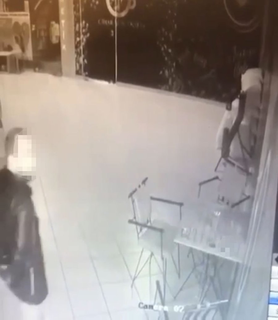 Antalya’da Sigara Hırsızlığı Güvenlik Kamerasında