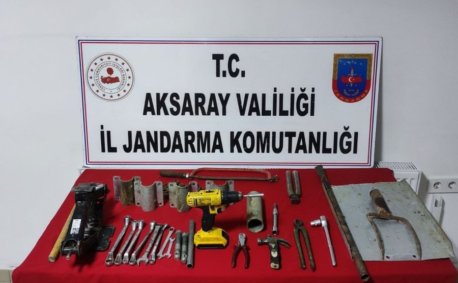 Mandıradan Hırsızlık Yapan 2 Şüpheli Jandarmanın Şüphe Üzerine Durdurduğu Araçtan Çıktı