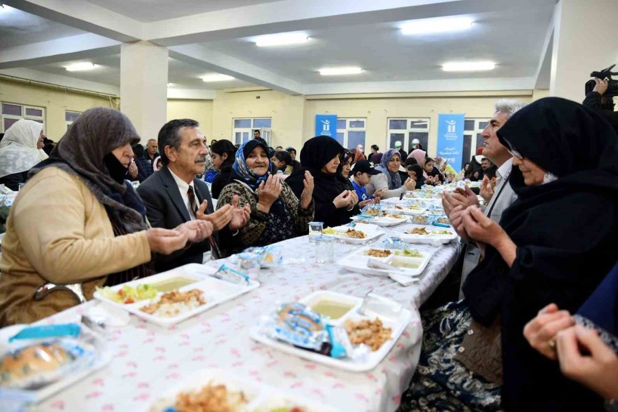 İftar Sofrası Gündüzler’de Kuruldu