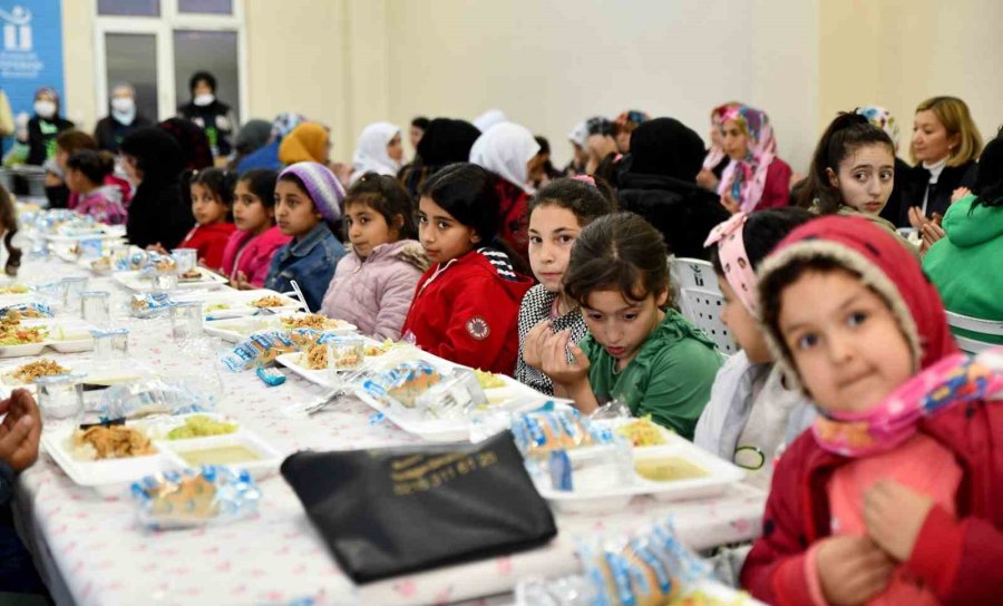 İftar Sofrası Gündüzler’de Kuruldu