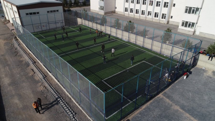 Genç Dostu Melikgazi, Sporsever Gençlere 7 Adet Futbol Sahası Yaptı