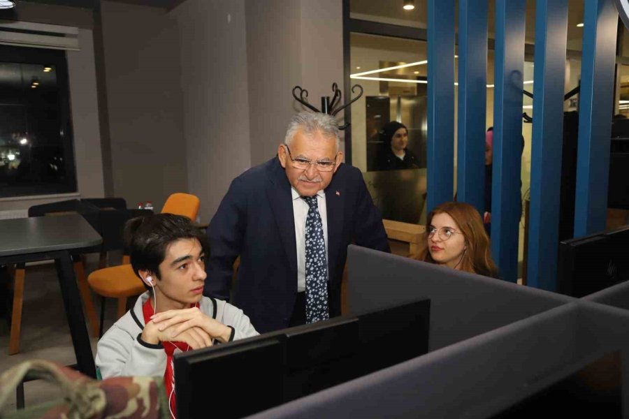 Başkan Büyükkılıç Öğrencilerle Buluştu