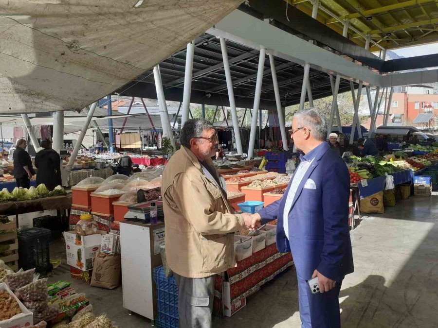 Başkan Topaloğlu’ndan Pazar Esnafının İstek Ve Şikayetlerini Dinledi