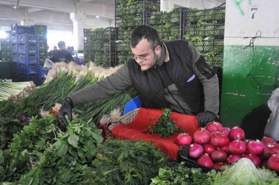 Pazarcı Esnafı Kontrolsüz Ve Plansız Üretimden, Satıştan Dertli