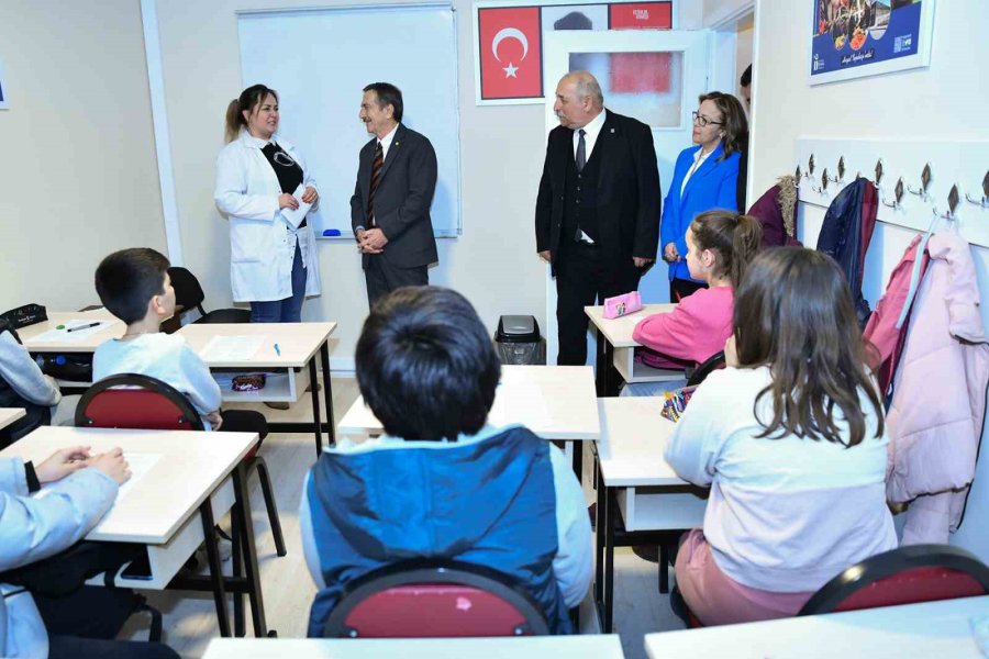 Başkan Ataç ’bahriye Üçok’ Öğrencilerini Ziyaret Etti