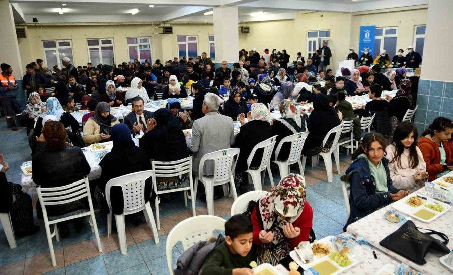 İftar Sofrası Gündüzler’de Kuruldu