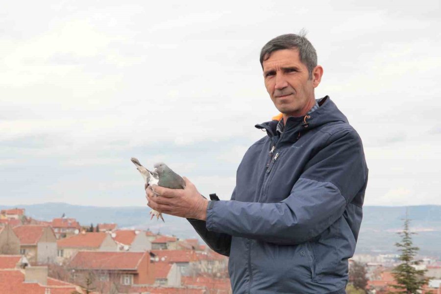 Sadece İftar Yapmak İçin Güvercinlerinin Yanından Ayrılıyor