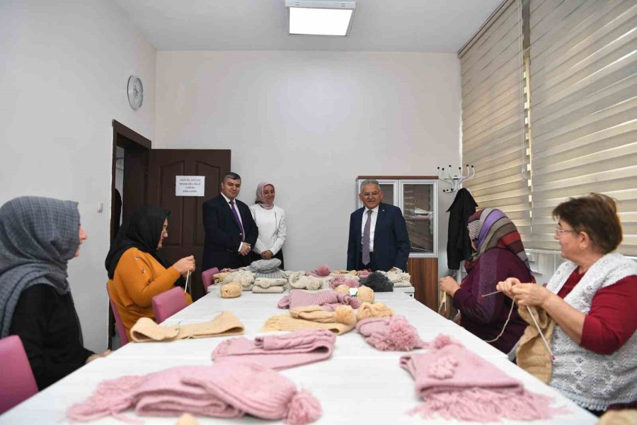 Büyükşehir’in "çocuklarımıza İyilik Örün" Kampanyası İle 4 Bin Yumak İp, İyiliğe Dönüştü