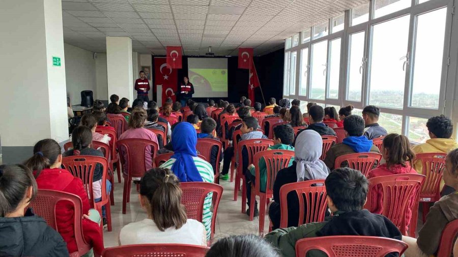 Jandarmadan Öğrencilere ‘güvenli İnternet Kullanımı’ Bilgilendirmesi