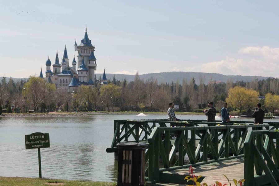 Güneşli Hava Parkları Doldurdu