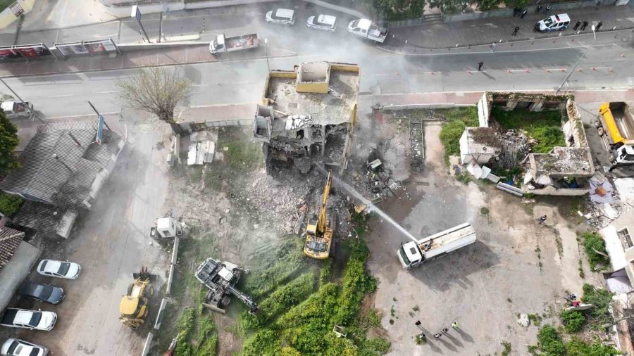 Büyükşehir Belediyesi Balbey’de İlk Kazmayı Vurdu