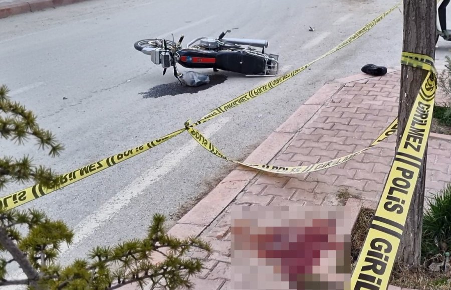 Otomobil Motosiklete Çarptı: 1 Ölü