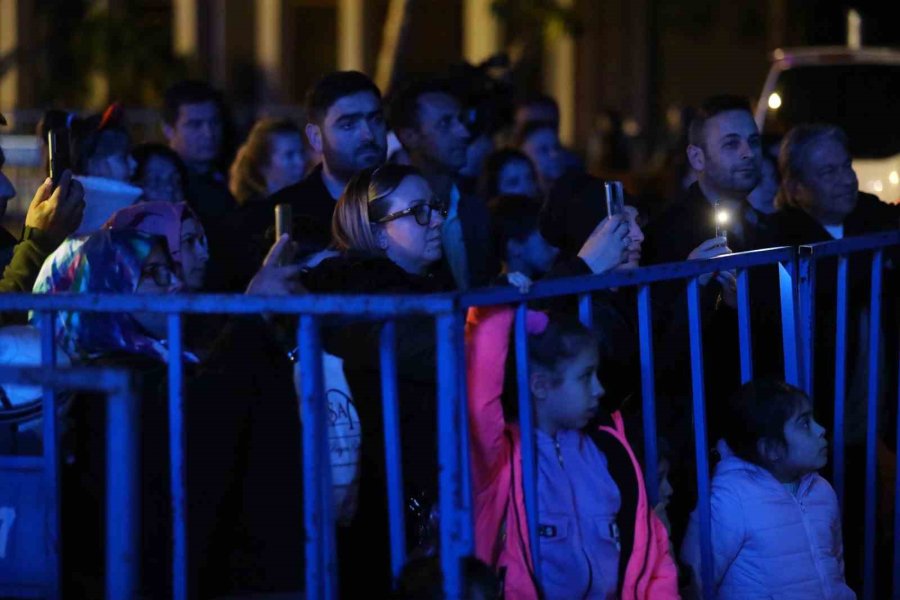 İbrahim Sadri’den Şiir Dolu Ramazan Akşamı