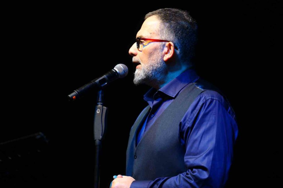 İbrahim Sadri’den Şiir Dolu Ramazan Akşamı