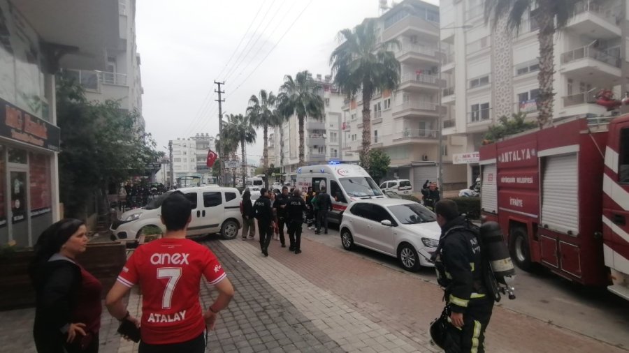 Antalya’da 5 Katlı Binada Yangın Paniği