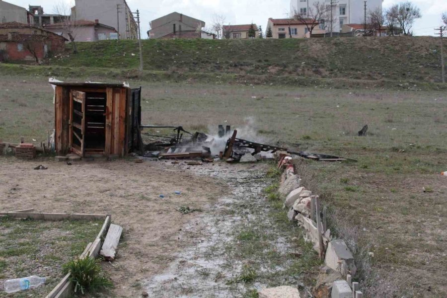 Yangın Çıkan Güvercin Kulübesi Küle Döndü