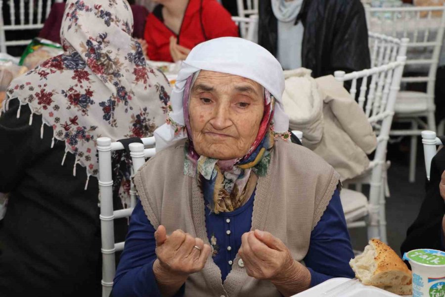 Gemiçli Yörükler İftarda Bir Araya Geldi