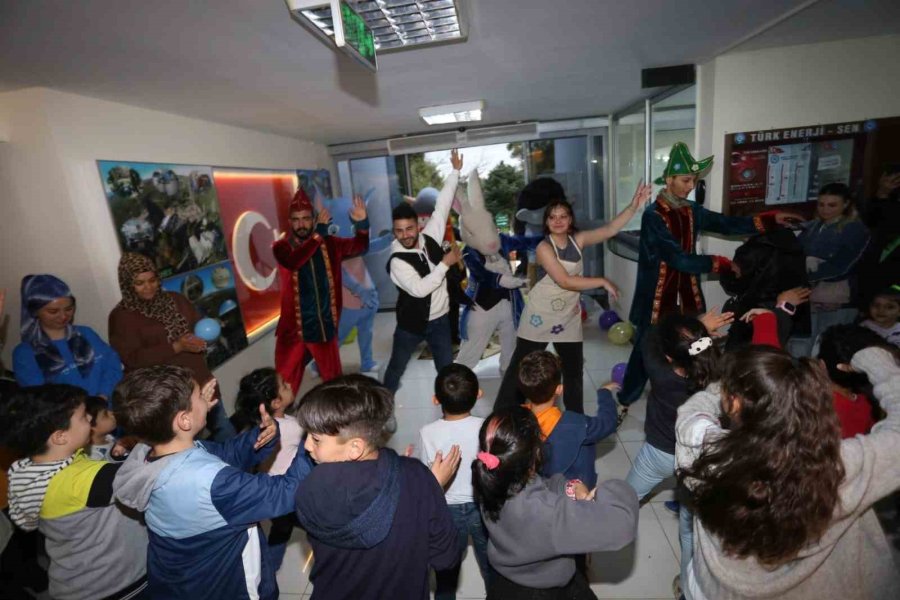 Tütüncü, Depremzedelerle İftar Yemeğinde Buluştu