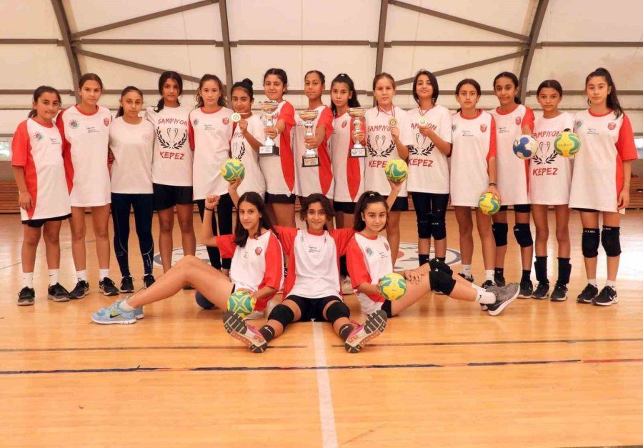 Kepez’in Hentbolcuları Türkiye 3’üncüsü