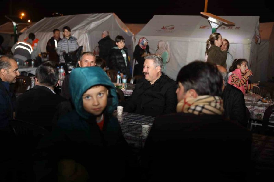 Melikgazi Belediyesi’nden Çin Mahallesi’ndeki Çadırkentte İftar Beraberliği