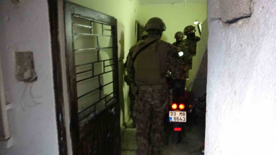 Mersin’deki Kökünü Kurutma Operasyonunda 70 Kişi Gözaltına Alındı